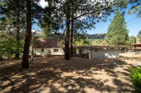 Exterior - 1081 Apple Ave, Wrightwood, CA 92397 photo 2 of 8