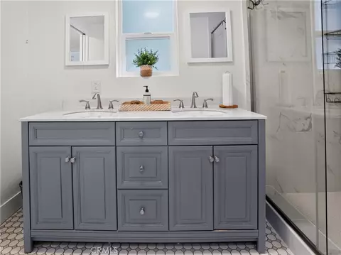 Bath - 1081 Apple Ave, Wrightwood, CA 92397 photo 2 of 3