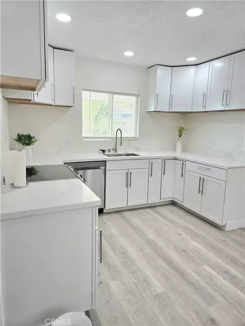 Kitchen - 20157 Chickasaw, Apple Valley, CA 92307 photo 5 of 5