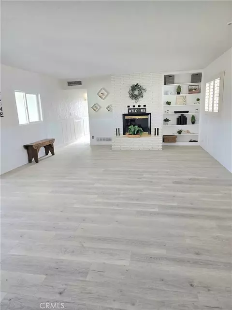 Living - 20157 Chickasaw, Apple Valley, CA 92307 photo 2 of 3