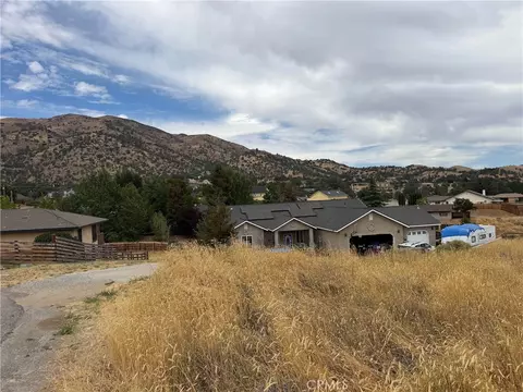 21105 Hillcrest Ct, Tehachapi, CA 93561 photo 5