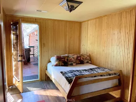 Bedroom - 437 Victoria Ln, Sugarloaf, CA 92386 photo 3 of 3