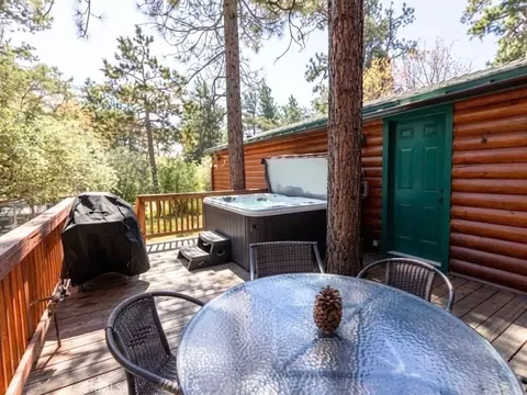 Exterior - 437 Victoria Ln, Sugarloaf, CA 92386 photo 2 of 5