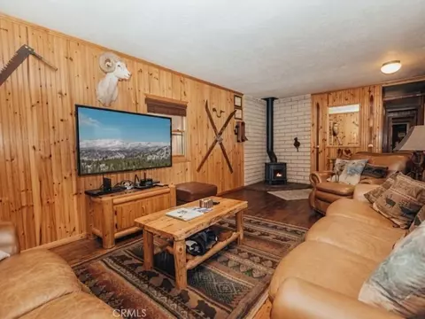 Living - 437 Victoria Ln, Sugarloaf, CA 92386 photo 2 of 2