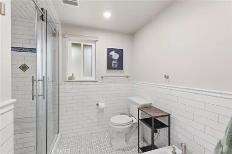 Bath - 31016 E Sunset Dr N, Redlands, CA 92373 photo 2 of 6