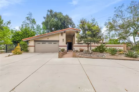 Exterior - 31016 E Sunset Dr N, Redlands, CA 92373 photo 2 of 15