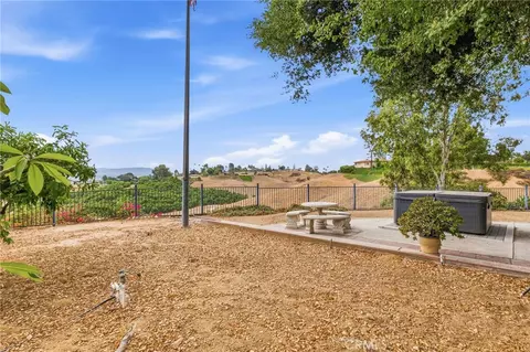 Exterior - 31016 E Sunset Dr N, Redlands, CA 92373 photo 11 of 15