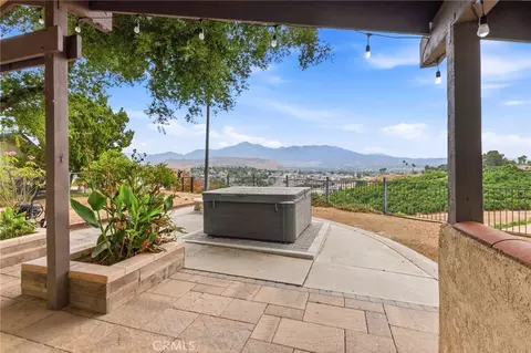 Exterior - 31016 E Sunset Dr N, Redlands, CA 92373 photo 10 of 15