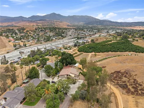 View/Area - 31016 E Sunset Dr N, Redlands, CA 92373 photo 2 of 4