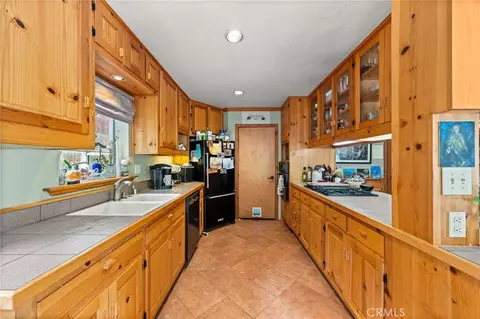 Kitchen - 41035 Pine Dr, Forest Falls, CA 92339 photo 1 of 3
