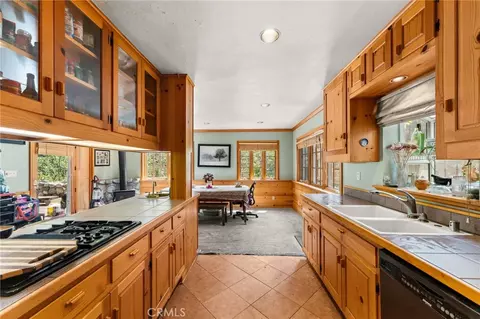 Kitchen - 41035 Pine Dr, Forest Falls, CA 92339 photo 2 of 3