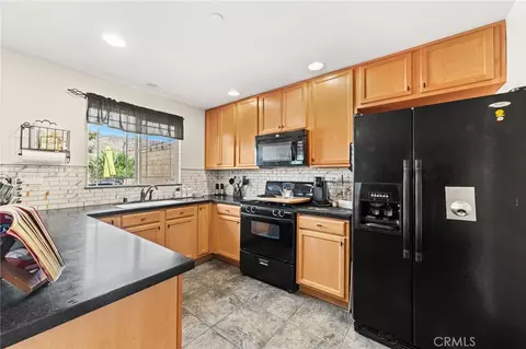 Kitchen - 11919 Citadel Ave, Fontana, CA 92337 photo 1 of 3