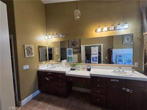 Bath - 16005 Regency Rnch, Riverside, CA 92504 photo 2 of 4