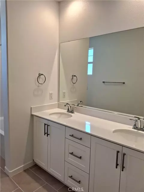 Bath - 29458 Upper Creek Loop, Winchester, CA 92596 photo 2 of 4