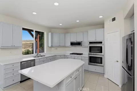 Kitchen - 4469 Driving Range, Corona, CA 92883 photo 4 of 4