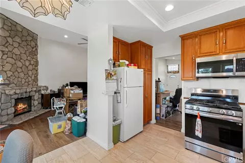 Kitchen - 958 Falcon Vw, Upland, CA 91784 photo 3 of 7