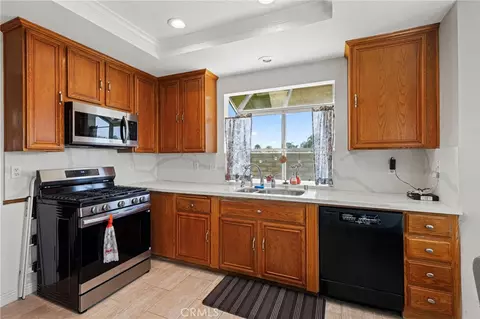 Kitchen - 958 Falcon Vw, Upland, CA 91784 photo 1 of 7