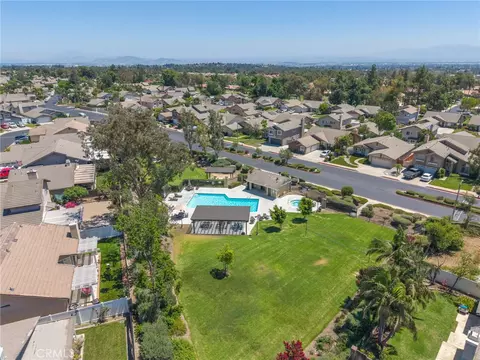 View/Area - 958 Falcon Vw, Upland, CA 91784 photo 4 of 10