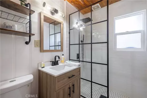 Bath - 42855 Willow Ave, Big Bear Lake, CA 92315 photo 1 of 2