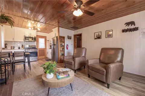 Living - 42855 Willow Ave, Big Bear Lake, CA 92315 photo 3 of 4
