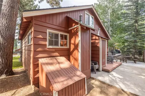 Exterior - 42855 Willow Ave, Big Bear Lake, CA 92315 photo 4 of 7