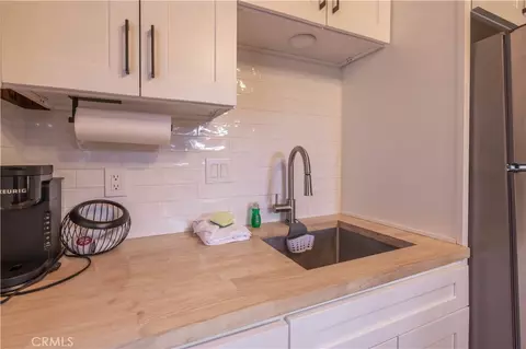 Kitchen - 42855 Willow Ave, Big Bear Lake, CA 92315 photo 2 of 2