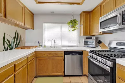 Kitchen - 22779 El Centro, Apple Valley, CA 92307 photo 3 of 4