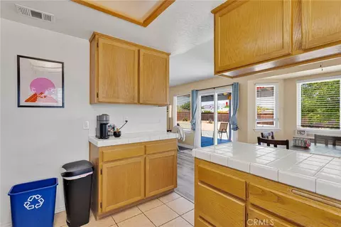 Kitchen - 22779 El Centro, Apple Valley, CA 92307 photo 4 of 4