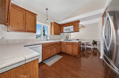 Kitchen - 11666 Madison St, Yucaipa, CA 92399 photo 2 of 4