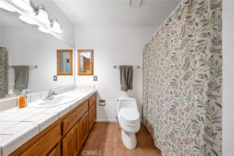 Bath - 19233 Elm, Apple Valley, CA 92308 photo 3 of 3