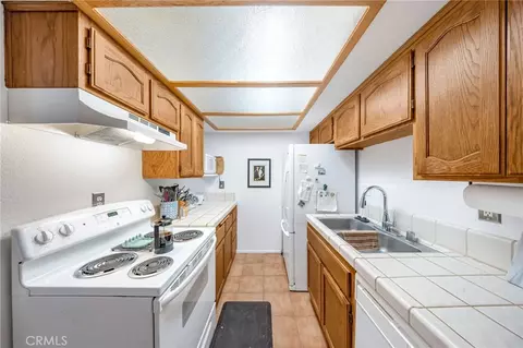 Kitchen - 19233 Elm, Apple Valley, CA 92308 photo 1 of 3