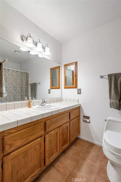 Bath - 19233 Elm, Apple Valley, CA 92308 photo 1 of 3
