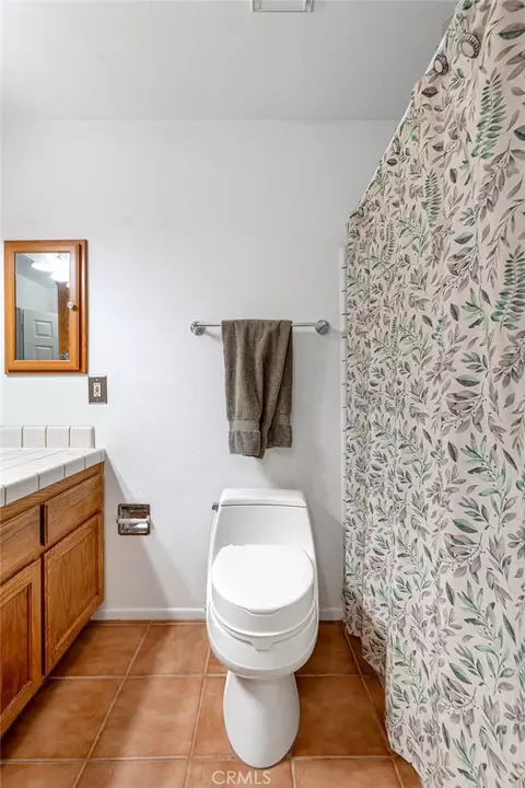 Bath - 19233 Elm, Apple Valley, CA 92308 photo 2 of 3