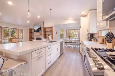 Kitchen - 352 Feldstrasse, Big Bear Lake, CA 92315 photo 3 of 4
