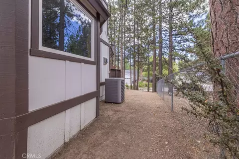 Exterior - 352 Feldstrasse, Big Bear Lake, CA 92315 photo 12 of 17