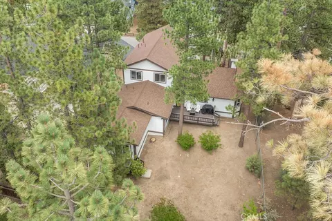 Exterior - 352 Feldstrasse, Big Bear Lake, CA 92315 photo 14 of 17