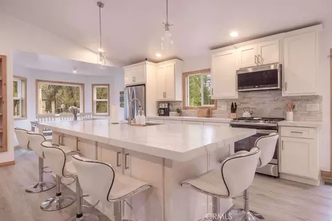 Kitchen - 352 Feldstrasse, Big Bear Lake, CA 92315 photo 2 of 4
