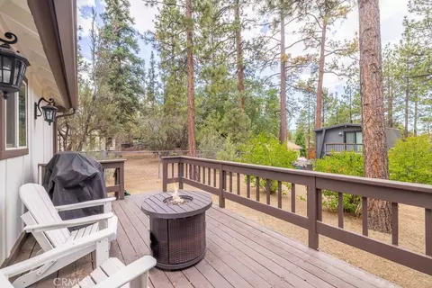 Exterior - 352 Feldstrasse, Big Bear Lake, CA 92315 photo 10 of 17