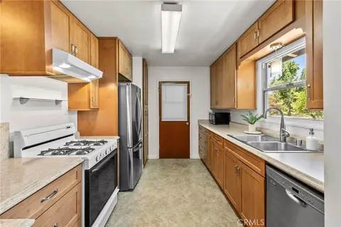 Kitchen - 186 N N Ctr, Redlands, CA 92373 photo 2 of 4