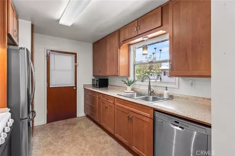 Kitchen - 186 N N Ctr, Redlands, CA 92373 photo 3 of 4