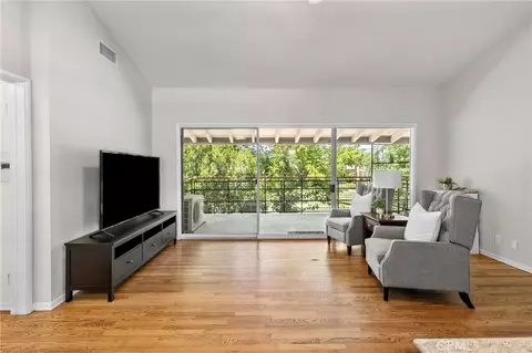 Living - 186 N N Ctr, Redlands, CA 92373 photo 4 of 5