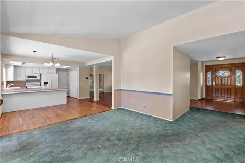 Living - 13195 Serape Ct, Yucaipa, CA 92399 photo 2 of 13