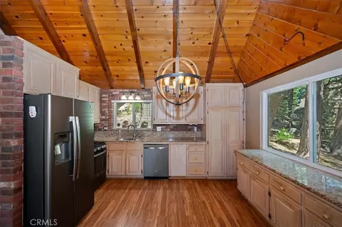Kitchen - 363 Castle Gate, Lake Arrowhead, CA 92352 photo 1 of 2