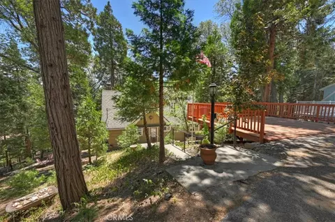 Exterior - 363 Castle Gate, Lake Arrowhead, CA 92352 photo 3 of 12