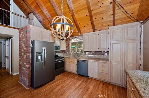 Kitchen - 363 Castle Gate, Lake Arrowhead, CA 92352 photo 2 of 2