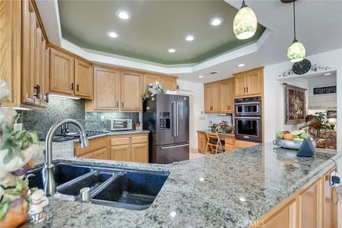 Kitchen - 10389 Walnut Grove Ct, Yucaipa, CA 92399 photo 3 of 6