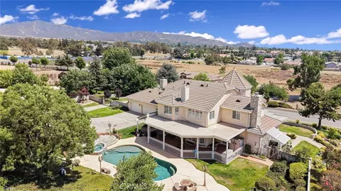 View/Area - 10389 Walnut Grove Ct, Yucaipa, CA 92399 photo 1 of 11