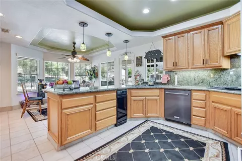 Kitchen - 10389 Walnut Grove Ct, Yucaipa, CA 92399 photo 6 of 6