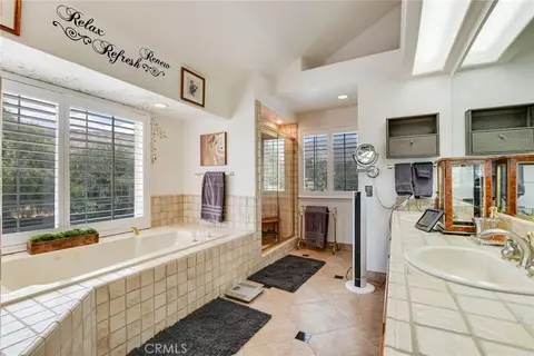 Bath - 10389 Walnut Grove Ct, Yucaipa, CA 92399 photo 2 of 3
