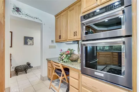 Kitchen - 10389 Walnut Grove Ct, Yucaipa, CA 92399 photo 4 of 6
